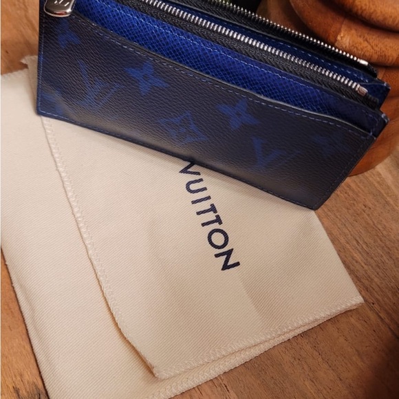 Louis Vuitton Blue Coin Card Holder - Picture 13 of 15